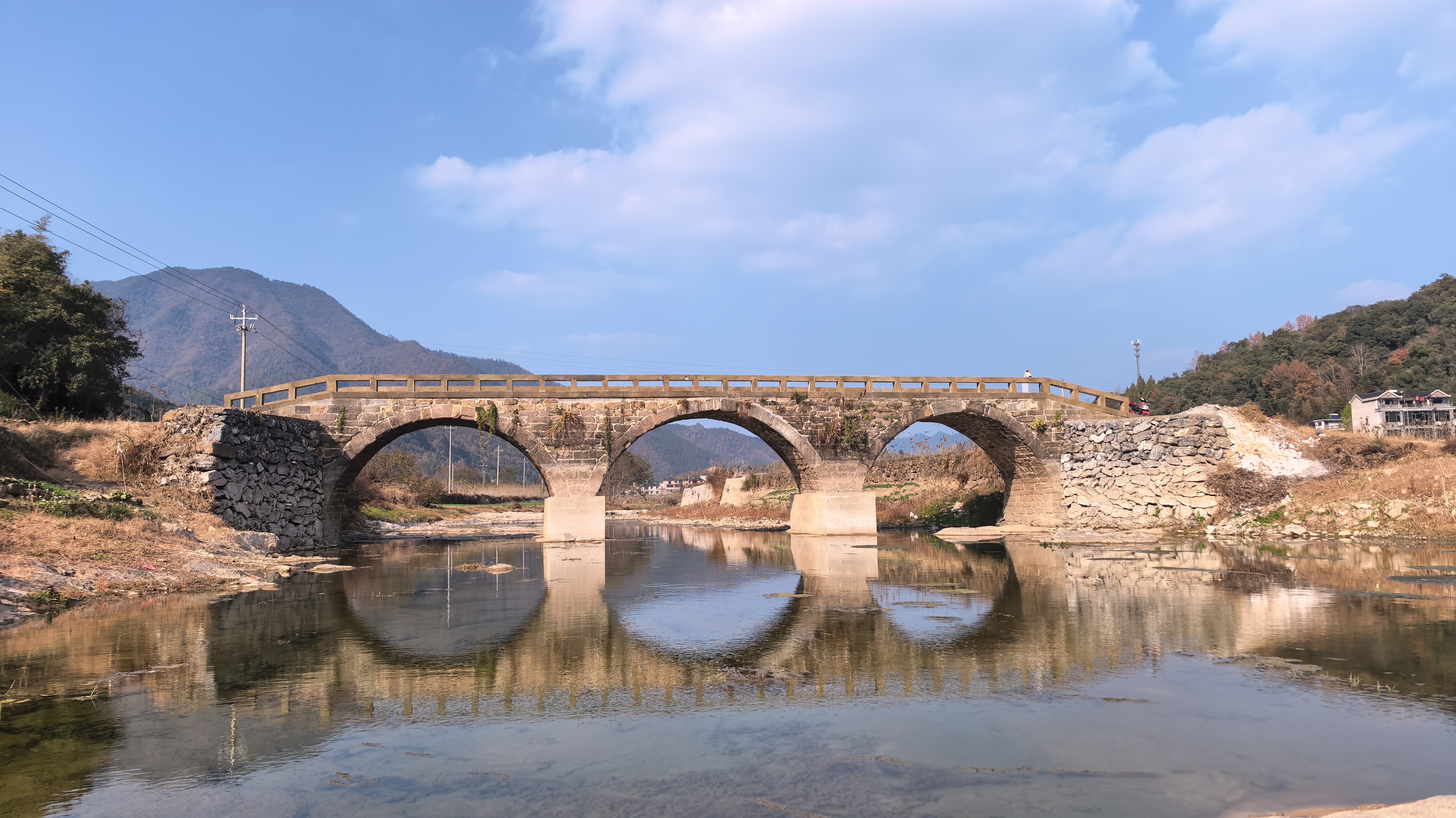 12月3日，机构专家赴淳安千岛湖考察。
