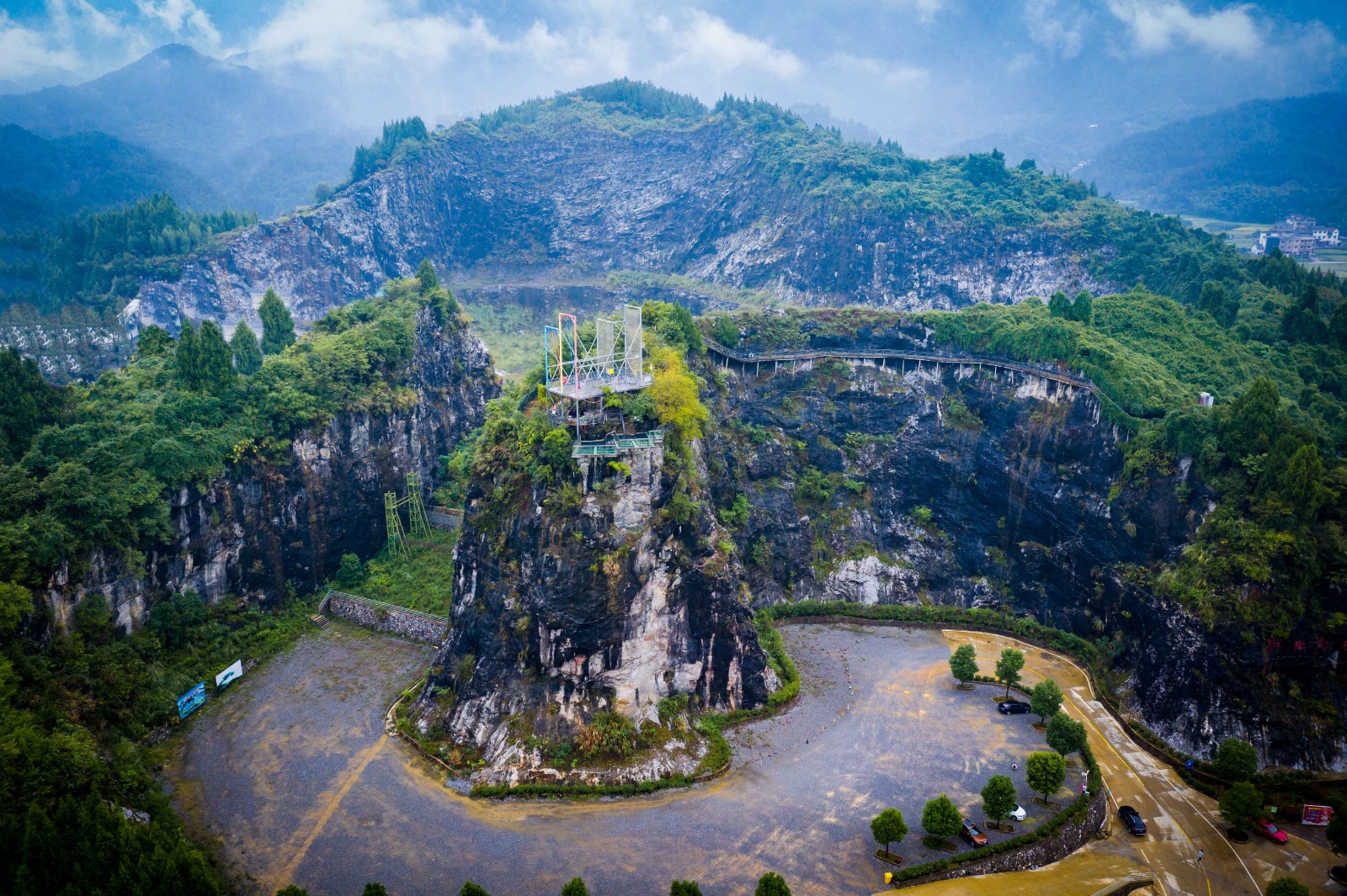 狮子岩鸟瞰缩小.jpg